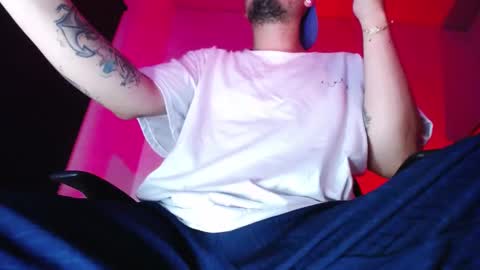 Snapshot of zac_watson chatting on 11.22.25 Zac Freelance model online show from 11.22.25