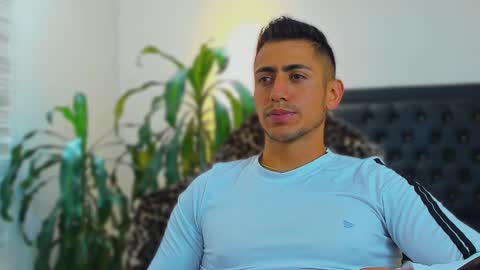 Snapshot of zachpri20 chatting on 10.11.25 zachpri20 online show from 10.11.25