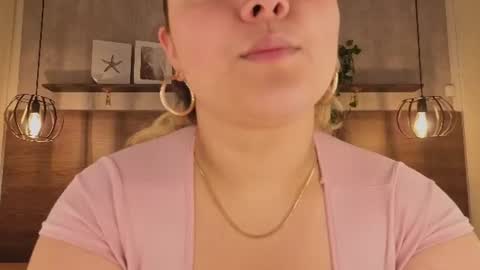 Snapshot of zafiro_claire chatting on 07.27.26 Claire online show from 07.27.26