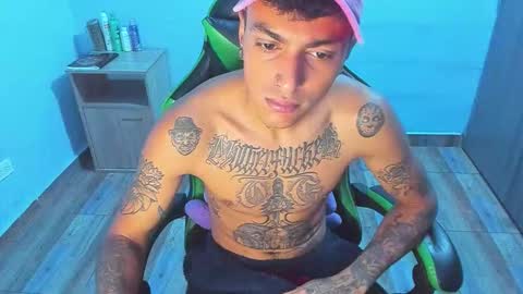 Snapshot of zafirocum chatting on 12.17.25 BiG Zafiro online show from 12.17.25