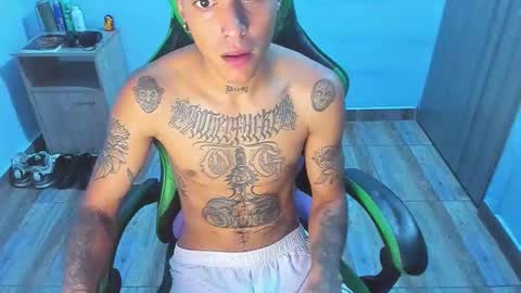 Snapshot of zafirocum chatting on 12.21.25 BiG Zafiro online show from 12.21.25