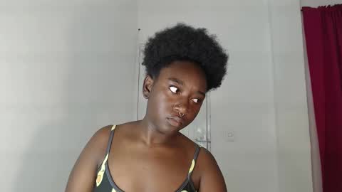 Snapshot of zahhysims chatting on 02.02.25 zahhy online show from 02.02.25