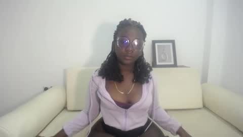 Snapshot of zahhysims chatting on 03.10.25 zahhy online show from 03.10.25