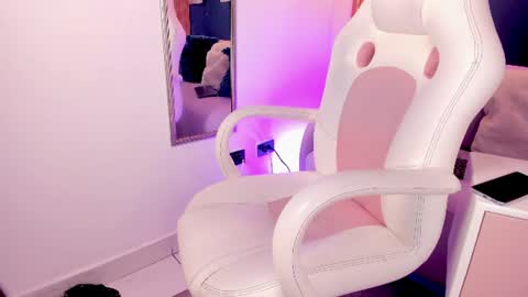 Snapshot of zaira_foox chatting on 06.15.26 Zaira online show from 06.15.26