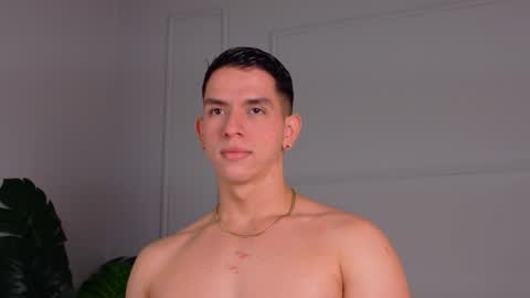 Snapshot of zanedawson chatting on 09.17.25 Zane Dawson online show from 09.17.25