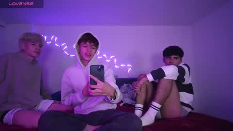 Snapshot of zanty2308 chatting on 12.29.24 Tiiago Mallz online show from 12.29.24