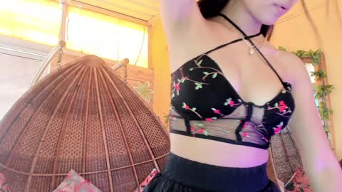 Zara Lim  online show from 12.22.24