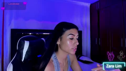 Zara Lim  online show from 11.22.25