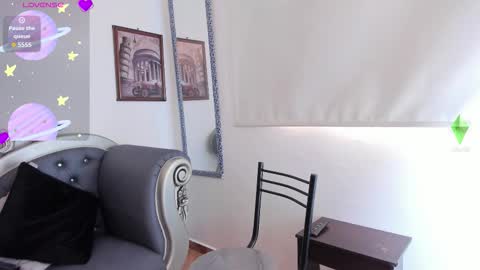 Snapshot of zaratrump chatting on 09.20.25 zaratrump online show from 09.20.25