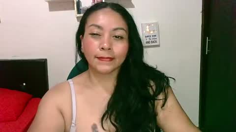 Snapshot of zaray_45bella chatting on 06.20.26 zaray online show from 06.20.26