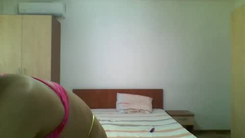 Snapshot of zayarose chatting on 10.11.25 zayarose online show from 10.11.25