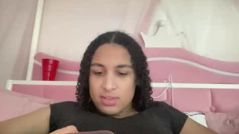 Snapshot of zaza__zariaa chatting on 05.27.26 ZAZA ZARIAA online show from 05.27.26