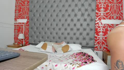 Karolyne online show from 02.04.25