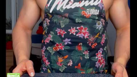 Snapshot of zeinmiracles chatting on 02.14.26 zeinmiracles online show from 02.14.26