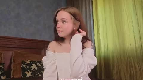 Snapshot of zeldaes chatting on 07.20.26 Emilia online show from 07.20.26