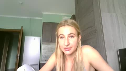 Snapshot of zemyla chatting on 09.21.25 zemyla online show from 09.21.25