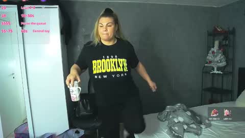 Snapshot of zenapallmer chatting on 01.12.25 Zena My schedule this week TuesdayFridaySaturdaySunday online show from 01.12.25