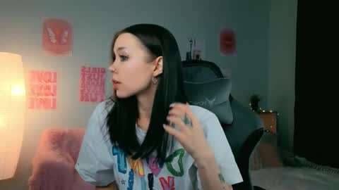 Snapshot of zeneexe chatting on 02.12.26 Lara online show from 02.12.26