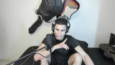 Snapshot of zenhzu chatting on 12.21.24 zenzhu online show from 12.21.24