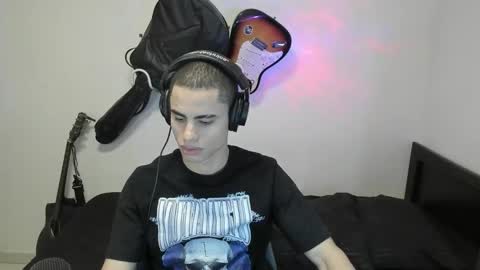 Snapshot of zenhzu chatting on 12.31.24 zenzhu online show from 12.31.24