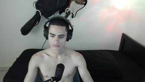 Snapshot of zenhzu chatting on 01.08.25 zenzhu online show from 01.08.25