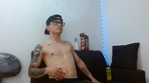 Snapshot of zeusdark19 chatting on 05.07.26 zeus online show from 05.07.26