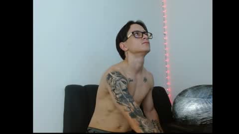 Snapshot of zeusdark19 chatting on 05.15.26 zeus online show from 05.15.26