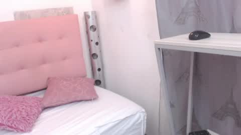 Snapshot of zhamira_21 chatting on 05.27.26 ZHAMIRA ANDRES online show from 05.27.26