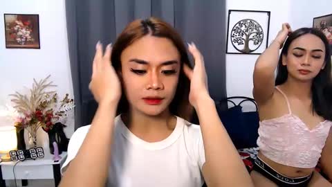 Snapshot of zialustts chatting on 03.05.25 Zia online show from 03.05.25