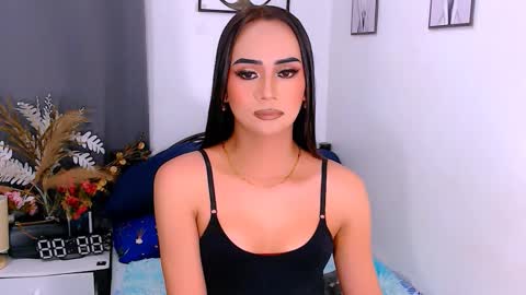 Snapshot of zialustts chatting on 12.18.25 Zia online show from 12.18.25