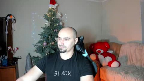 Snapshot of ziesh chatting on 12.22.25 Ziesh online show from 12.22.25