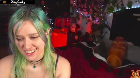 Snapshot of ziny_cosky chatting on 12.21.25 Ziny Cosky online show from 12.21.25