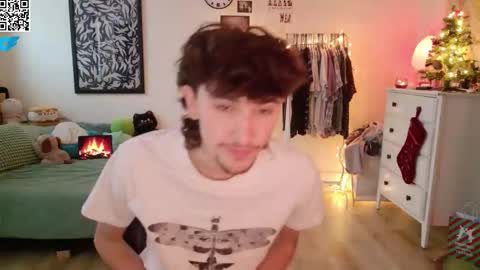 Snapshot of zipdown_ chatting on 12.13.25 zipdown online show from 12.13.25