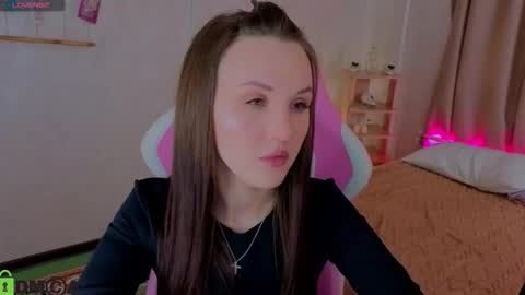 Zlata  Mon Tue Thu Fri Sun Sa GMT 3 0000pm - 0600pm  online show from 11.28.25