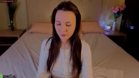 Zlata  Mon Tue Thu Fri Sun Sa GMT 3 0000pm - 0600pm  online show from 01.13.26