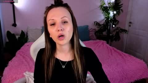 Zlata  Mon Tue Thu Fri Sun Sa GMT 3 0000pm - 0600pm  online show from 04.25.26