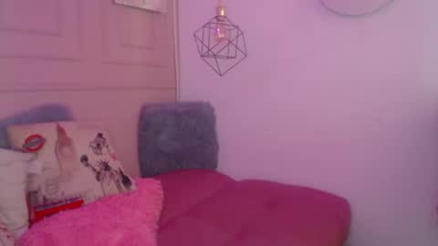 Snapshot of zoe__baker chatting on 04.30.26 zoe__baker online show from 04.30.26