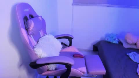 Snapshot of zoe_jones7 chatting on 04.15.26 zoe_jones7 online show from 04.15.26