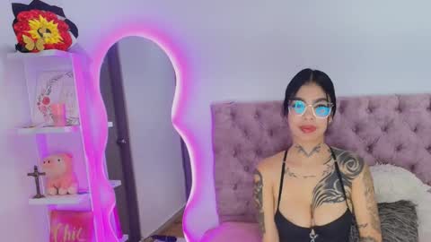 zoe_kravitx_ online show from 04.07.26