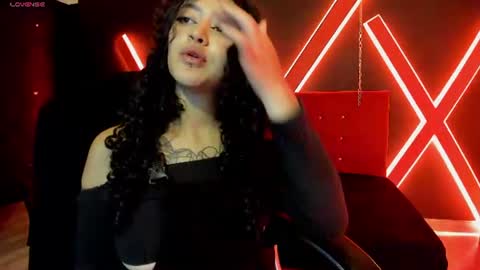Snapshot of zoe_lara_34 chatting on 06.27.26 zoe online show from 06.27.26
