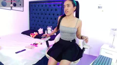 Snapshot of zoe_m00n chatting on 05.20.26 zoe online show from 05.20.26