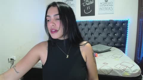 Snapshot of zoe_medina chatting on 01.03.25   online show from 01.03.25