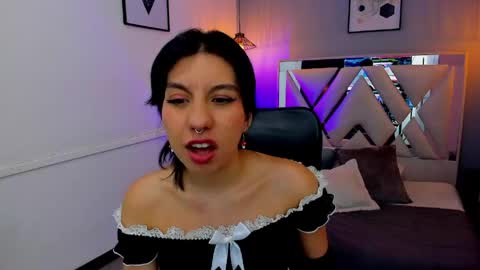 zoe_moreau online show from 04.10.26