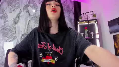 Snapshot of zoe_rosse00 chatting on 11.19.25 zoe_rosse00 online show from 11.19.25