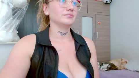 Snapshot of zoe_sexy69 chatting on 07.31.26 ZOE online show from 07.31.26