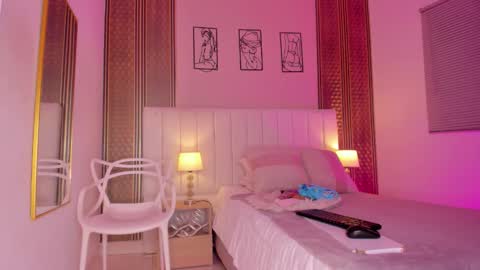 Hi guys i am Zoe  online show from 01.08.26