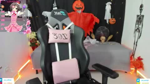 zoe_sullivan_ online show from 10.29.25