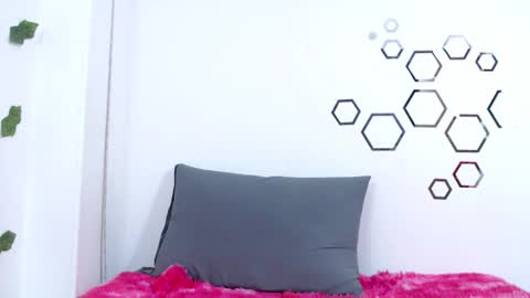 Snapshot of zoe_velvet chatting on 11.08.25 Carolina online show from 11.08.25