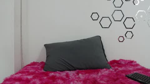 Snapshot of zoe_velvet chatting on 11.21.25 Carolina online show from 11.21.25