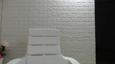 Snapshot of zoe_velvet chatting on 12.01.25 Carolina online show from 12.01.25